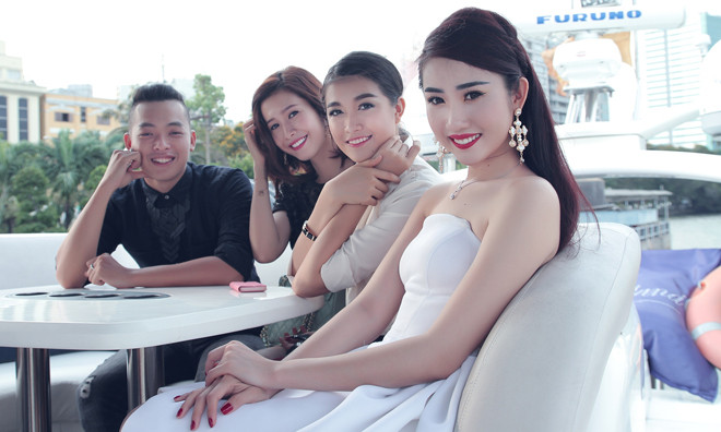 Thúy Ngân gợi cảm tổ chức tiệc sinh nhật trên du thuyền