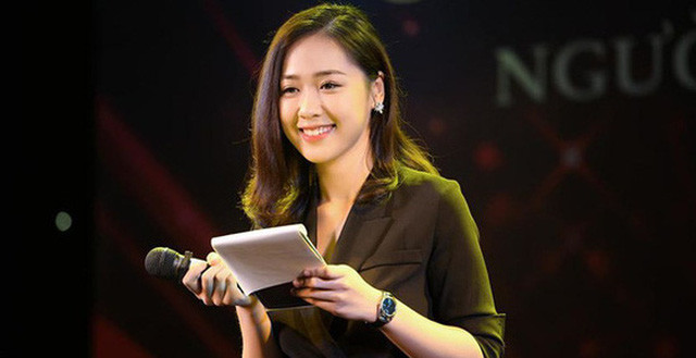 Cô gái tặng hoa cho Tổng thống Mỹ Trump làm MC cho VTV: “Sẽ tiếp tục giảm cân để lên hình đẹp hơn“.