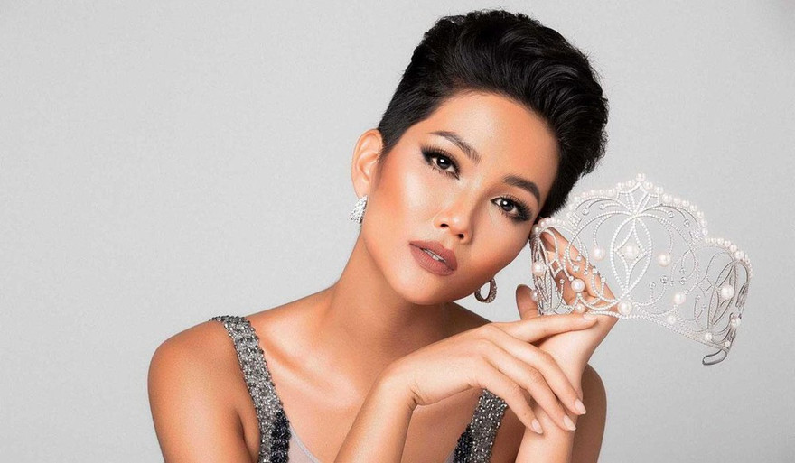 H'Hen Niê hé lộ từng dùng ứng dụng hẹn hò Tinder để luyện tiếng Anh trước khi thi hoa hậu.