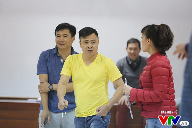 "Táo" Tự Long đã làm náo loạn buổi tập tối 11/1 và rạng sáng 12/1. (Ảnh: N.A)