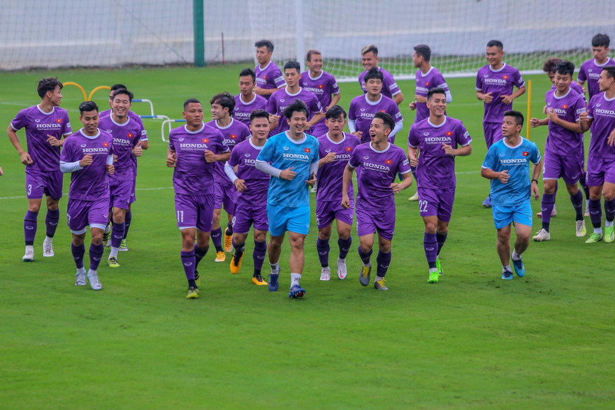 Văn Hậu, Trọng Hoàng làm ‘khán giả’ trong buổi tập đầu tiên của ĐT Việt Nam