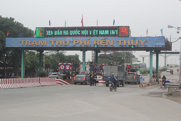 Trạm thu phí Bến Thủy. Ảnh chụp sáng 1/12016.