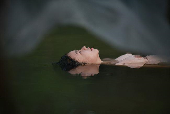 Đạo diễn lên tiếng khi để cô bé 13 tuổi đóng cảnh nóng trong 'Vợ ba'