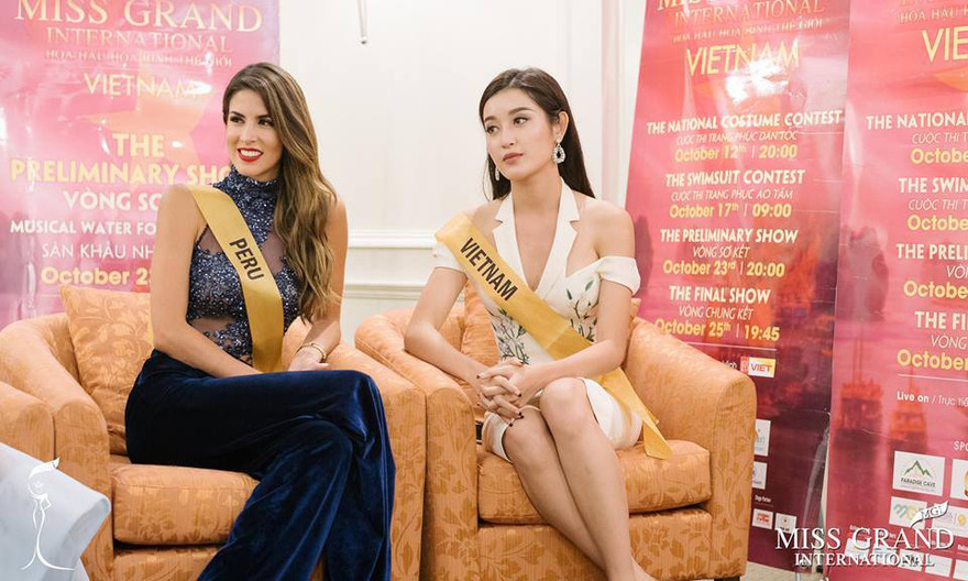 Huyền My tự tin nói tiếng Anh lưu loát trong vòng phỏng vấn 