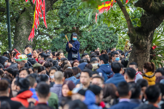 Phủ Tây Hồ đặc người sau kỳ nghỉ Tết