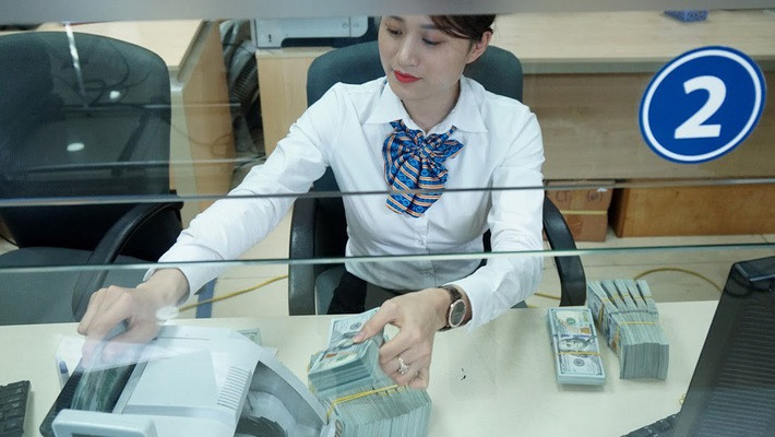 Chỉ số USD-Index tăng mạnh trong tuần qua, Ngân hàng Nhà nước cũng liên tiếp nâng tỷ giá trung tâm, nhưng tỷ giá USD/VND trên các thị trường vẫn khá ổn định - Ảnh: Quang Phúc. 