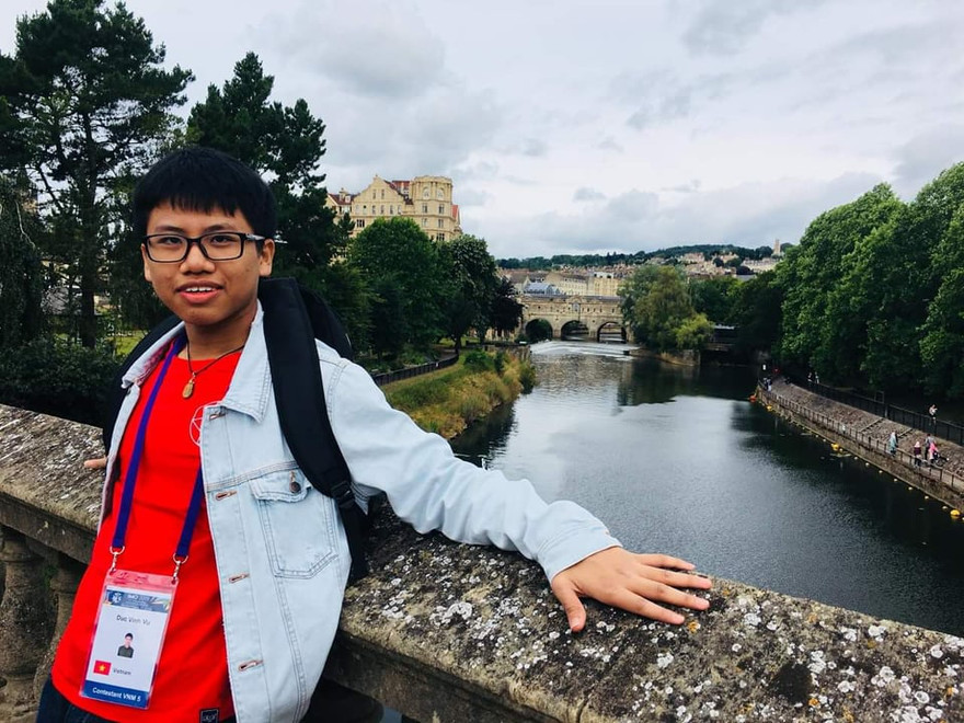 Huy chương Bạc Olympic Toán quốc tế Vũ Đức Vinh. Ảnh: NVCC