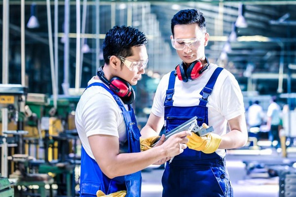 Trả lương ngàn đô la, doanh nghiệp vẫn 'đỏ mắt' tìm lao động 