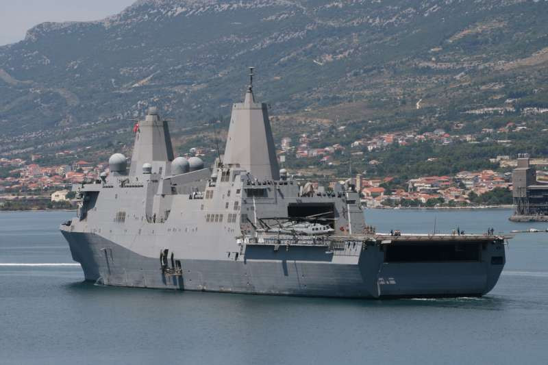 Tàu đổ bộ USS Mesa Verde 