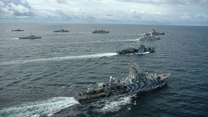 Hải quân Indonesia tập trận ở biển Đông. Ảnh: AP