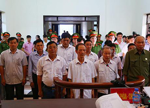 Các bị cáo tại phiên xử. Ảnh: Phạm Dự.