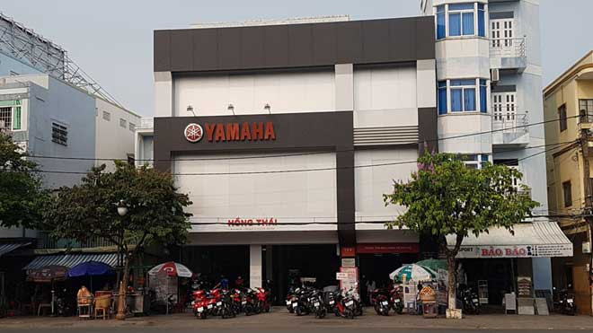 Đại lí Yamaha 'phù phép' xe màu xanh thành đen nhám: Hành vi lừa dối?