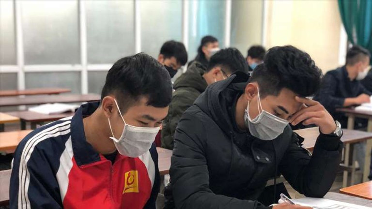 Nhiều trường đại học tiếp tục cho sinh viên nghỉ học