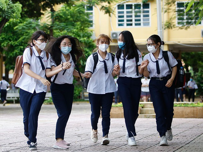 Điểm chuẩn 3 năm của ĐH Công nghệ- ĐH Quốc gia HN cao nhất 27 điểm, năm nay bao nhiêu?