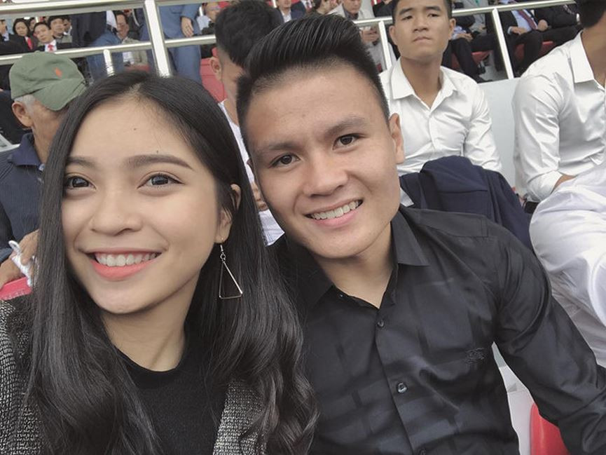 Động thái bất ngờ của bạn gái hotgirl khi Quang Hải nhận Quả bóng vàng