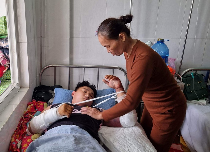 Hiện sức khoẻ của Đạt còn yếu, ăn ít, mọi sinh hoạt đều được người nhà hỗ trợ.