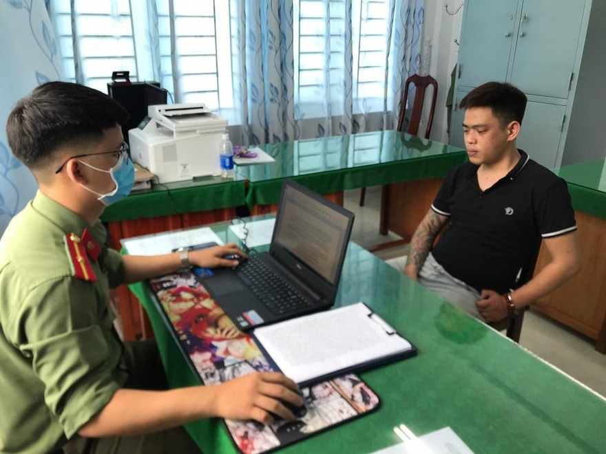 Đối tượng Hồ Văn Trí tại cơ quan Công an. (Ảnh: CACC) 