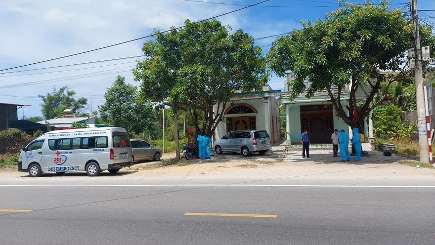 Ngành Y tế Quảng Ngãi đang khẩn trương truy vết, khoanh vùng và thực hiện các biện pháp phòng, chống dịch cấp bách trên địa bàn, sau khi có 6 ca mắc COVID-19.