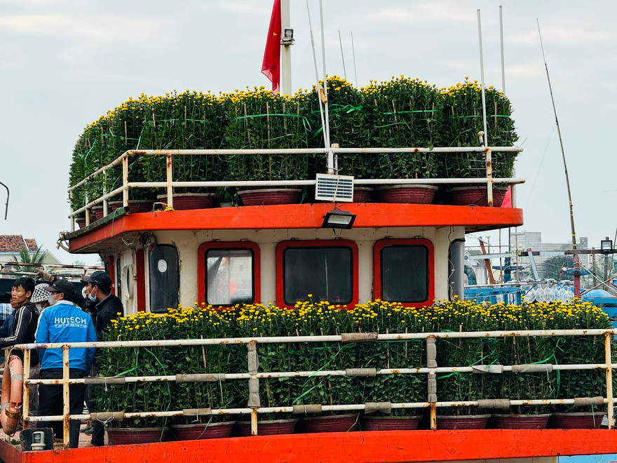 ‘Chở Tết’ ra đảo tiền tiêu của Tổ quốc