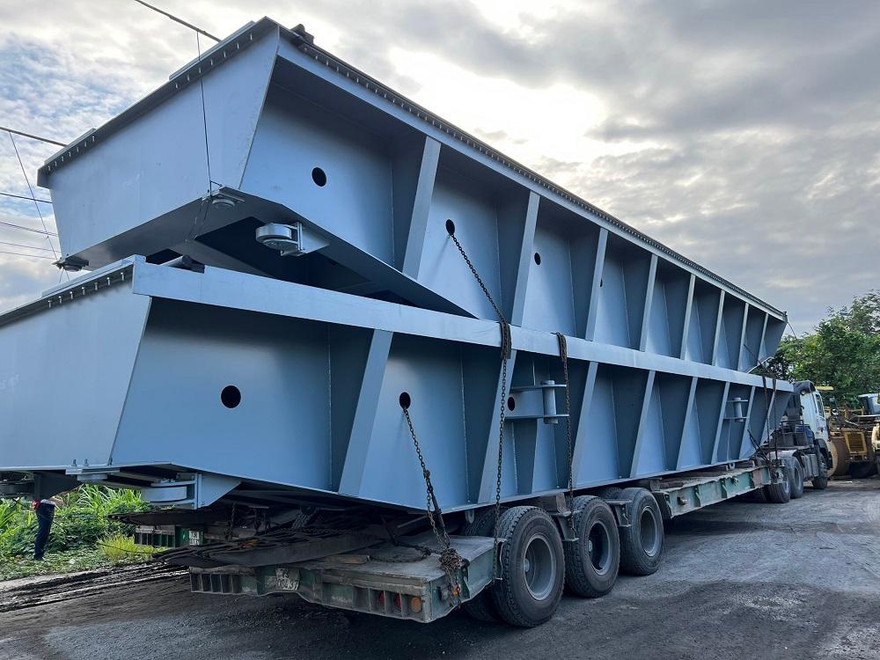 Cả 3 xe đầu kéo chở hàng “siêu khủng” nhưng không có giấy phép lưu hành.