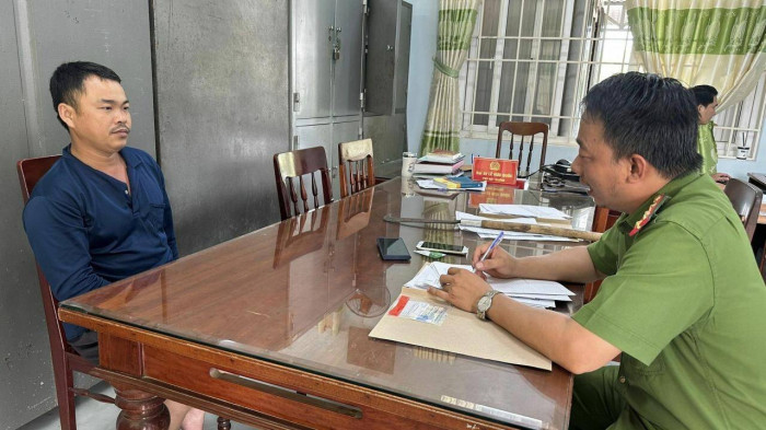 Đối tượng Dương Đại tại cơ quan công an. Ảnh: CACC