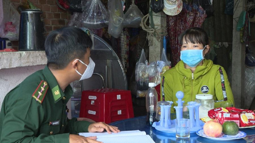 Bộ đội Biên phòng tỉnh Quảng Ngãi đến lấy thông tin gia đình các nạn nhân.