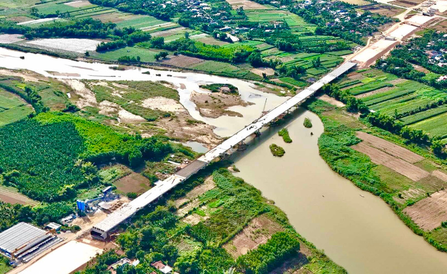 Hình hài cầu dài nhất cao tốc Quảng Ngãi - Hoài Nhơn 