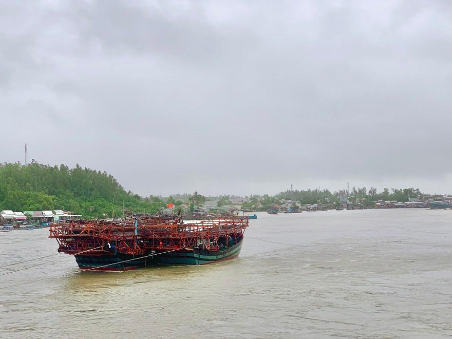 Vùng cửa biển Sa Cần nơi 3 ngư dân mất tích.