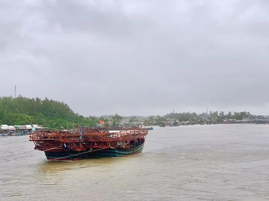 Vùng cửa biển Sa Cần nơi 3 ngư dân mất tích.