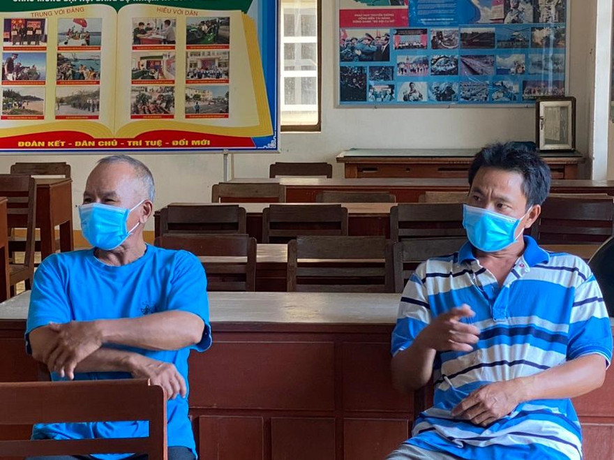 Hai ngư dân bị nạn tại đồn Biên phòng cửa khẩu cảng Dung Quất.