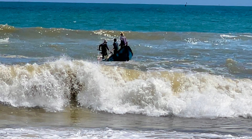 ‘Thót tim’ những chuyến ra khơi mùa biển động