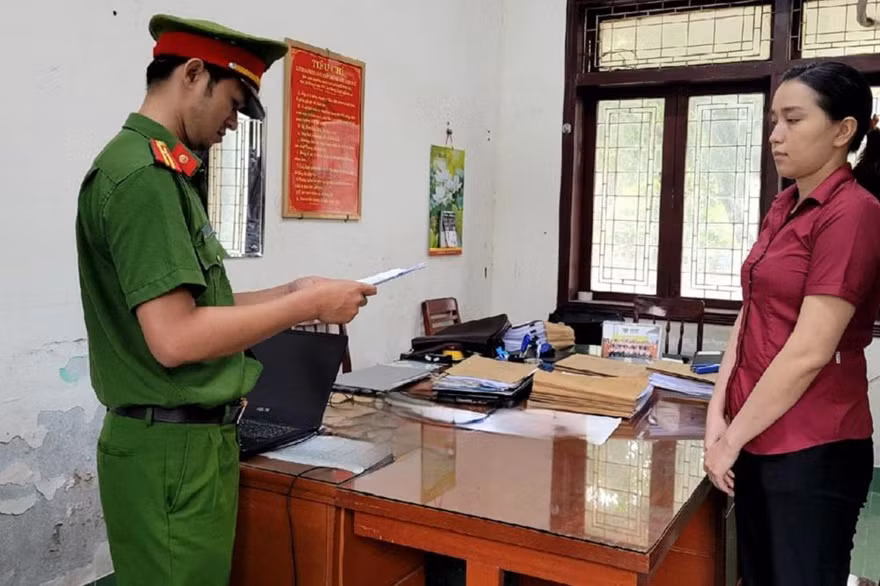 Bà Nguyễn Thị Phương tại cơ quan công an. Ảnh: CA