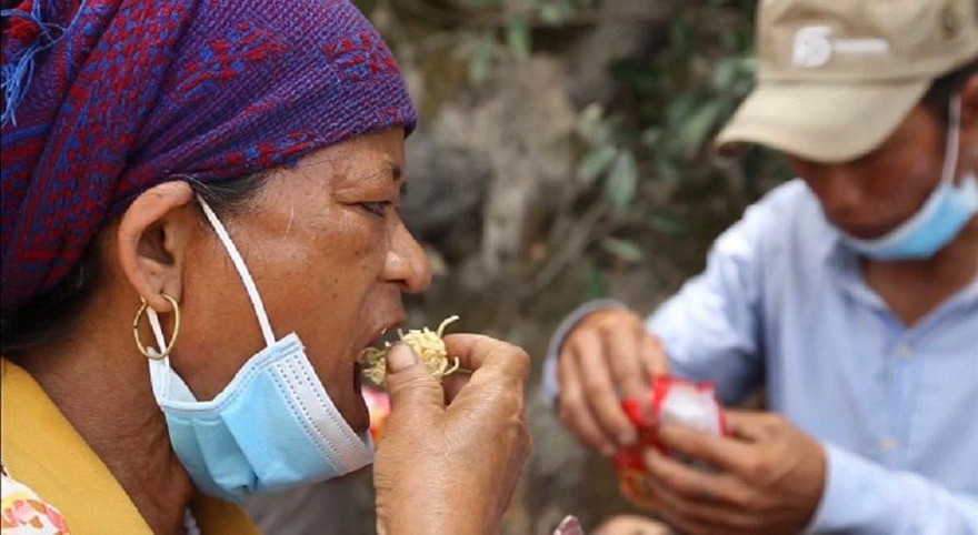 Xúc động cảnh 30 lao động đi bộ xuyên đêm từ Bình Định về Quảng Ngãi.