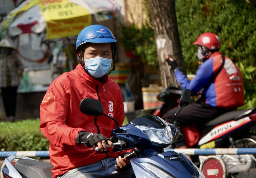 Đồng loạt tăng phí dịp Tết, giới xe ôm công nghệ vẫn 'méo mặt'