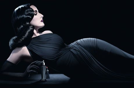Những ảnh sexy nhất của 'vũ nữ thoát y' số 1 thế giới Dita Von Teese