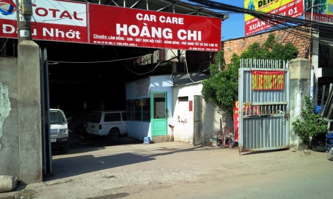  Hiện trường nơi thợ học sửa xe tự ý lái chiếc ô tô hiệu Audi Q7 gây tai nạn chết người. Ảnh Việt Văn