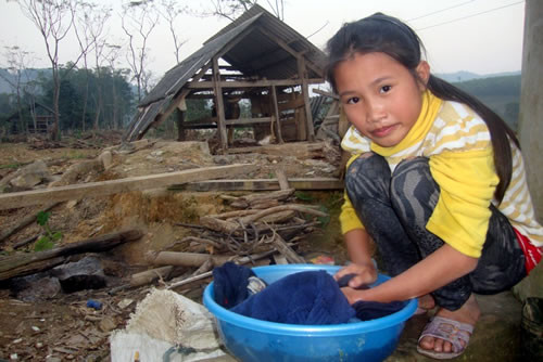 Tết còn xa với thầy, trò vùng lũ