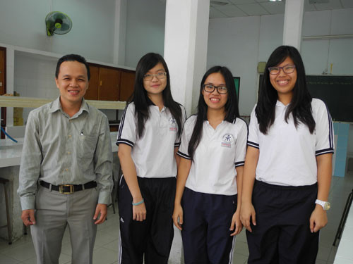 Teen bóc mẽ formol trong bún