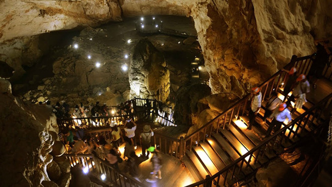 Hoa hậu Hòa bình Quốc tế 'di chuyển' từ Động Thiên Đường sang... resort