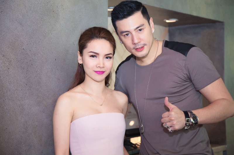 Yến Trang thân mật bên anh chàng đào hoa Dome Pakorn Lam.