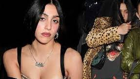 Con gái 9x của Madonna mặc gợi cảm, sexy đầy hoang dại