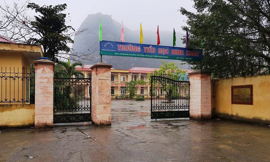 Trưởng tiểu học Ninh Xuân nơi xảy ra sự việc 12 học sinh bị chó cảnh cắn trong sân trường.