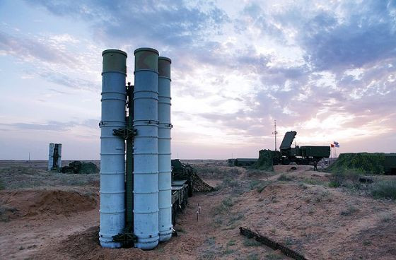 Hệ thống phòng không S-400 của trực chiến. Ảnh: RIA Novosti