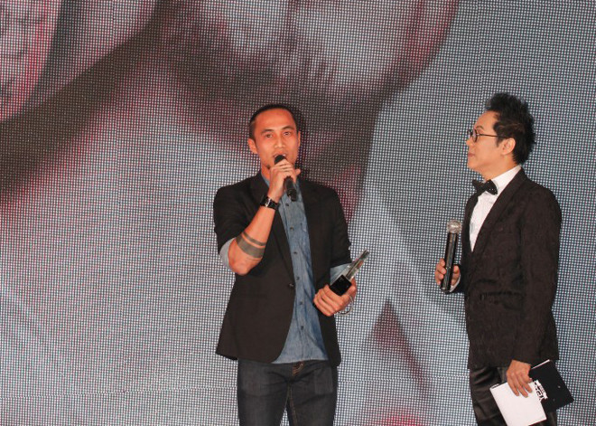 -	Phạm Anh Khoa ẵm giải “Kẻ thất bại của năm” 