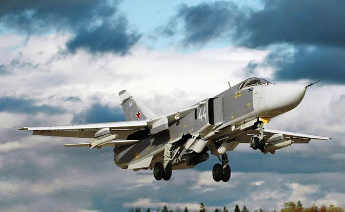 [VIDEO] Chiến đấu cơ Su-24M ném bom IS ở Syria