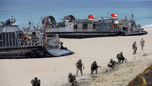 Tổng thư ký NATO khẳng định, "Trident Juncture 2015" là lời cảnh báo đối với nước Nga. Ảnh: AP