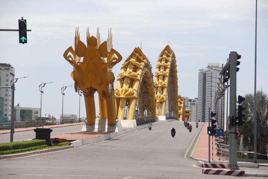 Phố phường Đà Nẵng khác lạ ngày đầu giãn cách xã hội nghiêm ngặt