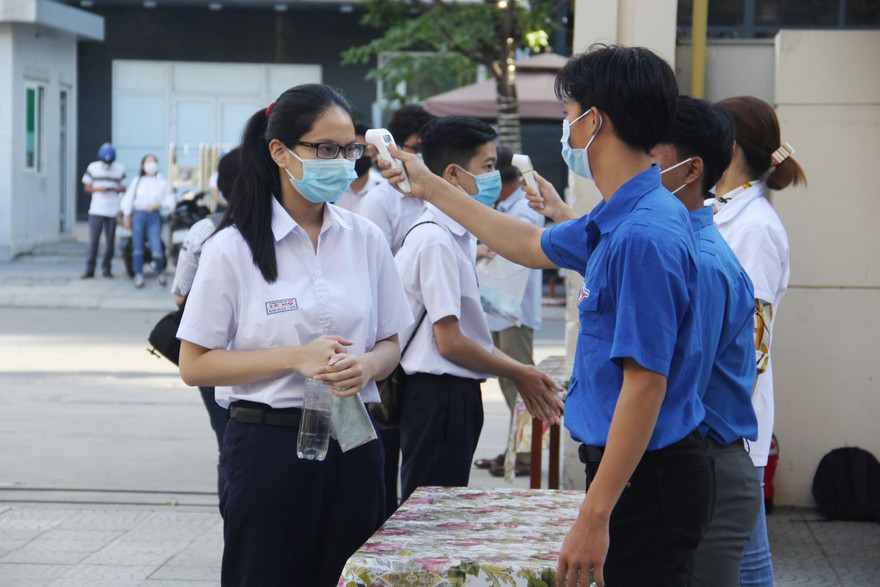 Đà Nẵng chính thức thi vào lớp 10, hơn 16.000 người được xét nghiệm COVID-19