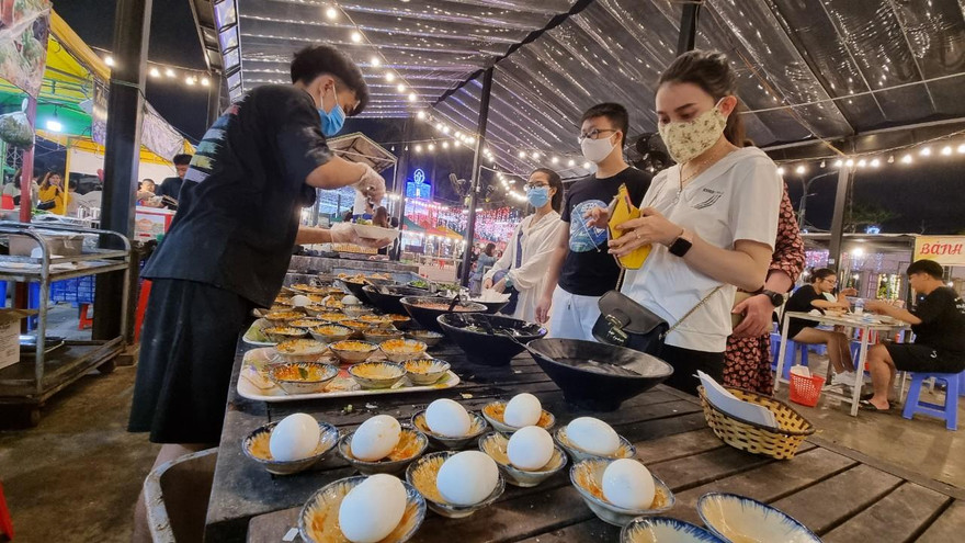 Từ 0h ngày 9/6, Đà Nẵng cho tắm biển, bán hàng ăn uống tại chỗ