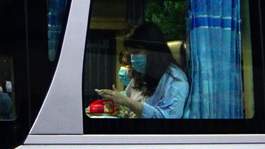 Điểm thi duy nhất ở Đà Nẵng không có phụ huynh đưa đón, ngóng chờ con vượt vũ môn